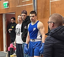 Baileyn, 21, huikea alle kahden vuoden kehitystarina: 46 kiloa pois ja nyrkkeilyn PM-hopeaa!